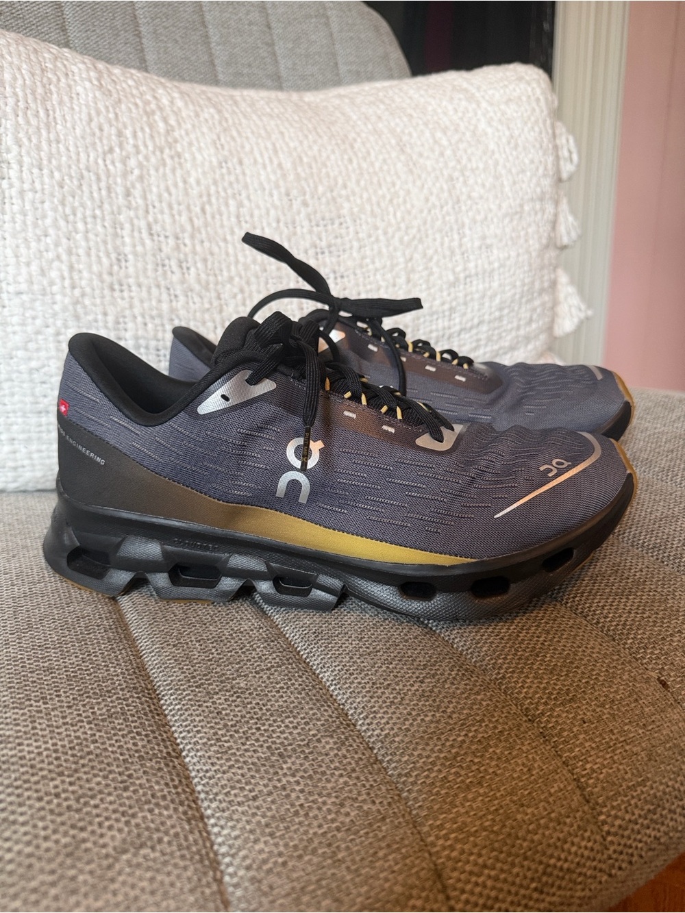 On Cloud Cloudspark Men’s Running Shoes 10 Iron Black/Gold